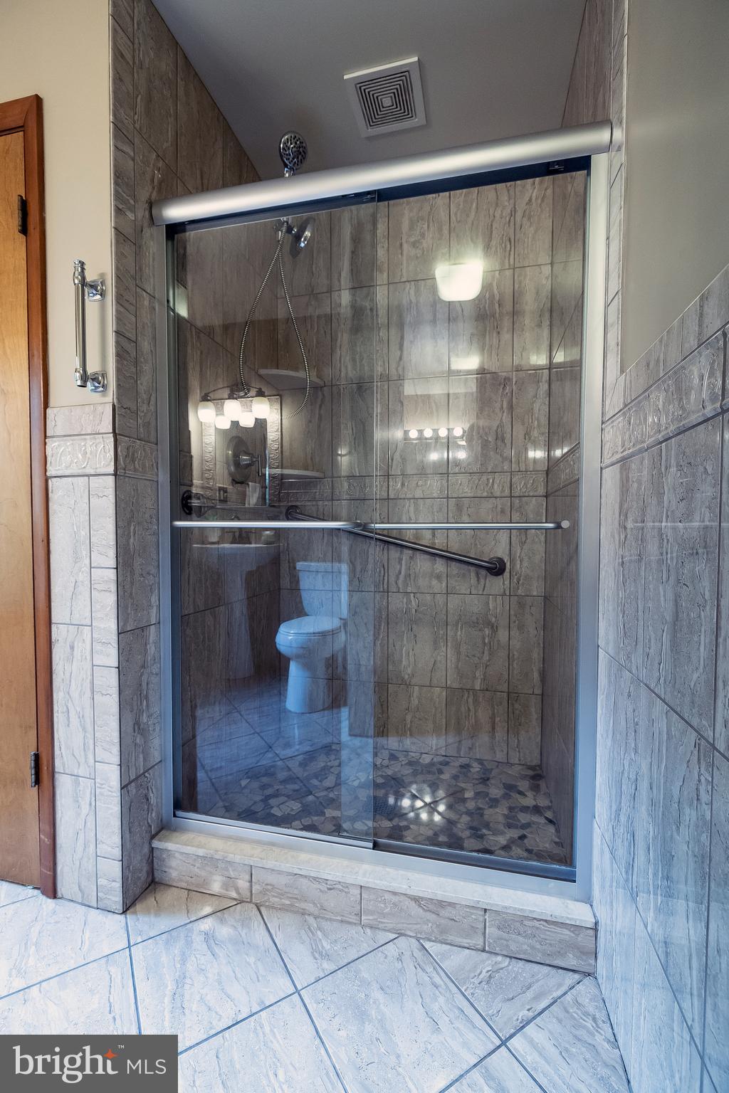 424 Greentree Road Sewell, NJ 08080 - Photo 29 of 54 Primary Bath w Stall Shower & Linen Closet