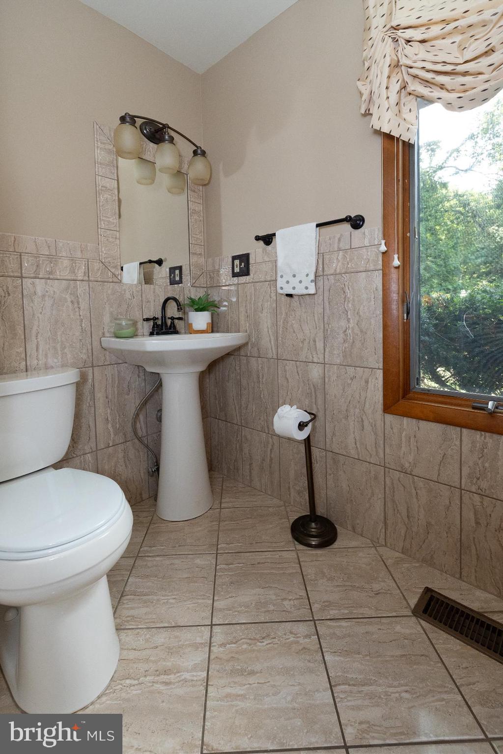 424 Greentree Road Sewell, NJ 08080 - Photo 30 of 54 Primary Bath w add'l sink, that makes 3!