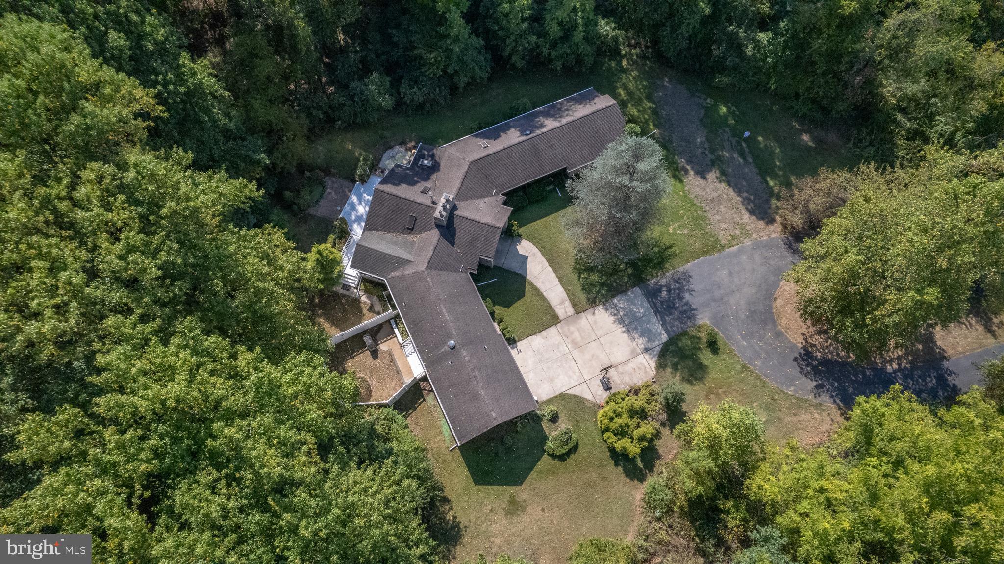 424 Greentree Road Sewell, NJ 08080 - Photo 3 of 54 Privacy & Great Layout