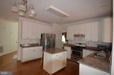 10865 Grovehampton Court Reston, VA 20194 - Photo 4 of 28 Kitchen