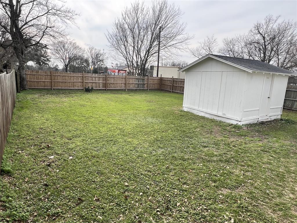 406 East Brazos Street Groesbeck, TX 76642 - Photo 28 of 29 a view of a backyard with a garden