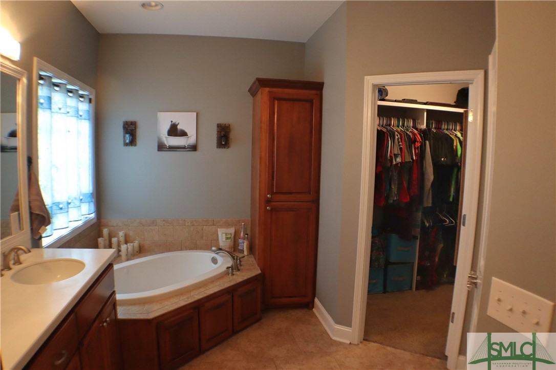 479 Shearouse Road Guyton, GA 31312 - Photo 16 of 32 Spacious Master Bath w Jetted Tub and Large Shower