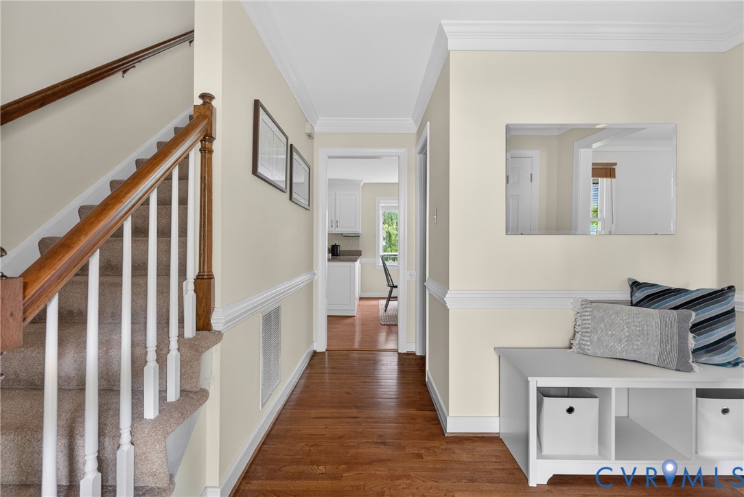 5710 Oak Knoll Road Midlothian, VA 23112 - Photo 12 of 66 Come on in!