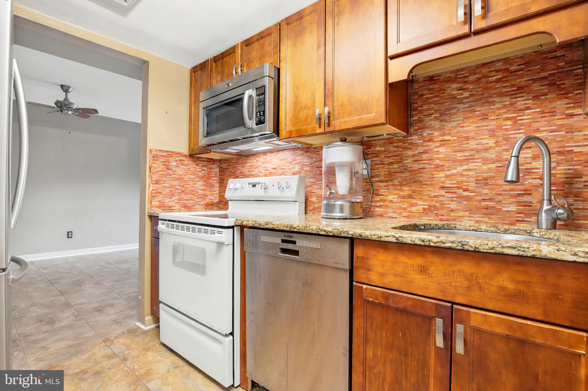 122 Bancroft Road, Unit 1C Lansdale, PA 19446 - Photo 16 of 29 Updated Kitchen