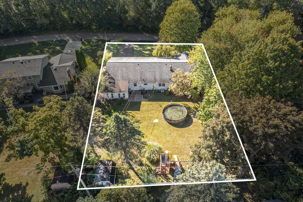 $369,900 | 5345 Squires Manor Road, Jackson, MI 49201