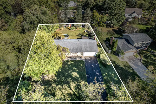 $369,900 | 5345 Squires Manor Road, Jackson, MI 49201