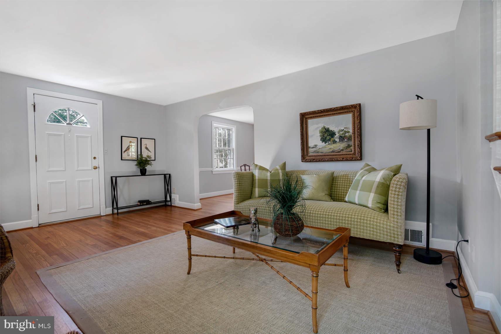 510 Bonifant Street Silver Spring, MD 20910 - Photo 3 of 16 Living Room