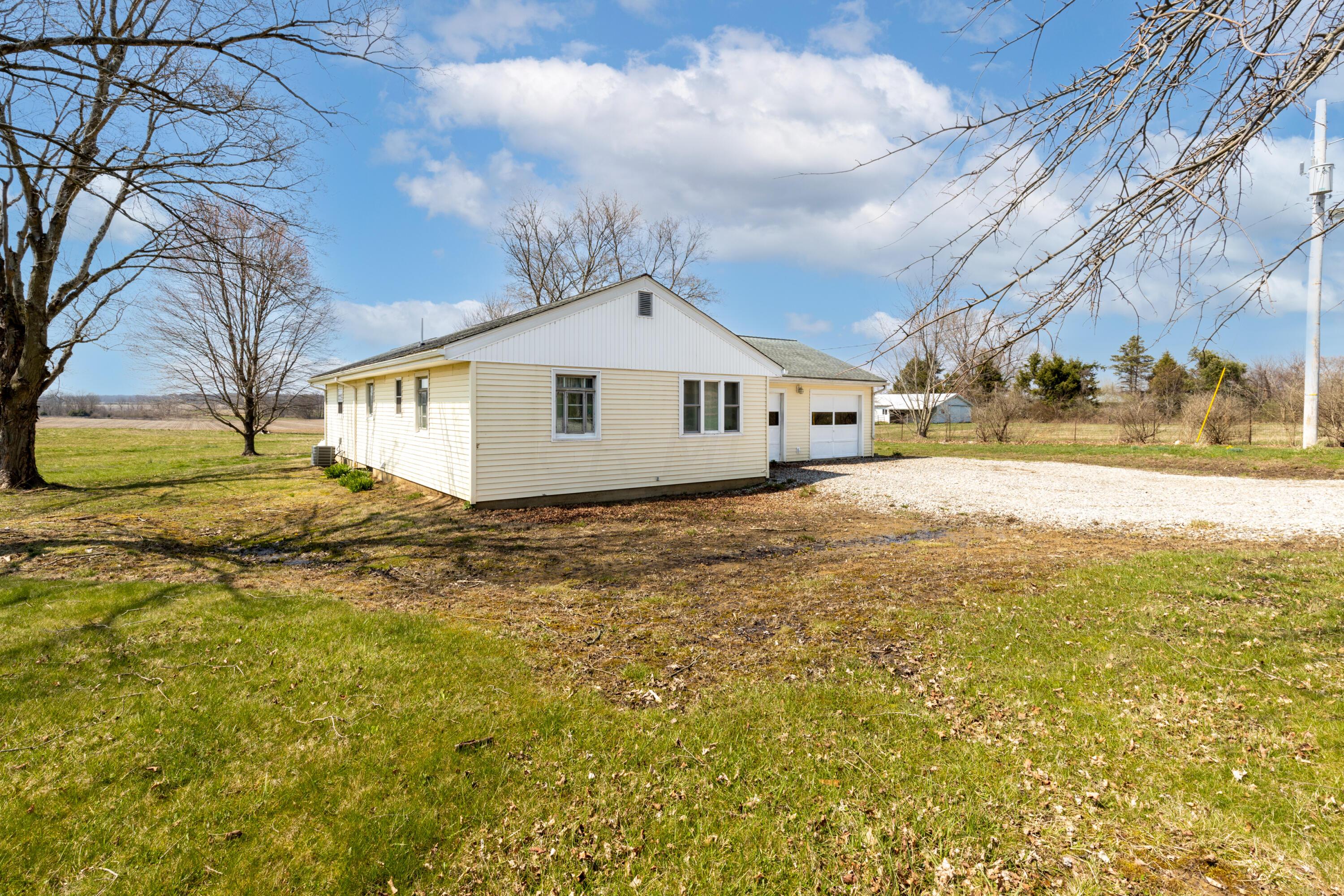 8392 Lancaster Road Hebron, OH 43025 - Photo 3 of 26 Side View