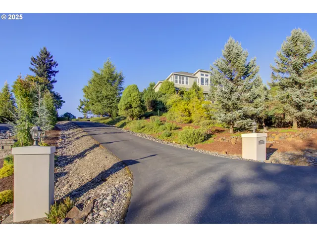 $849,900 | 23902 Northeast 128th Street, Brush Prairie, WA 98606