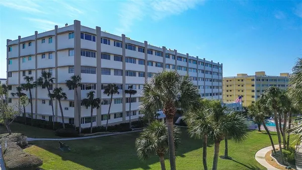 $399,900 | 100 Bluff View Drive, Unit 514A, Belleair Bluffs, FL 33770