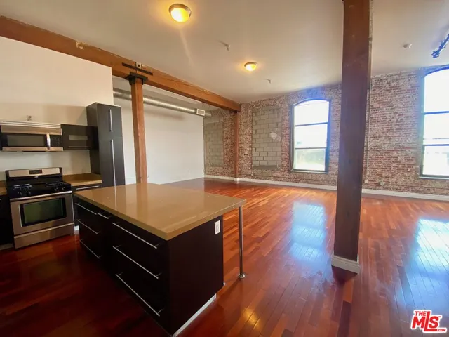$2,953 | 652 Mateo Street, Unit 201, Los Angeles, CA 90021