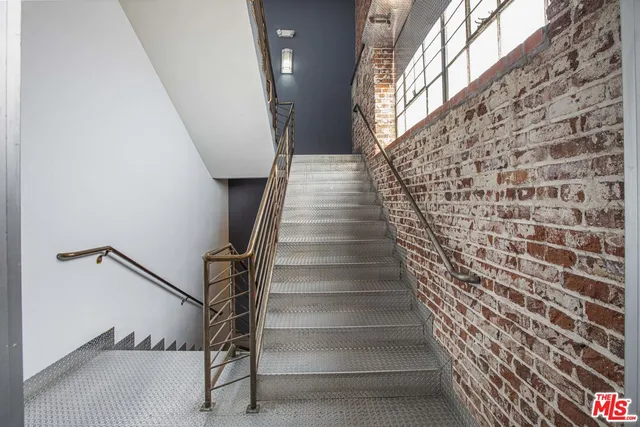 $2,953 | 652 Mateo Street, Unit 201, Los Angeles, CA 90021