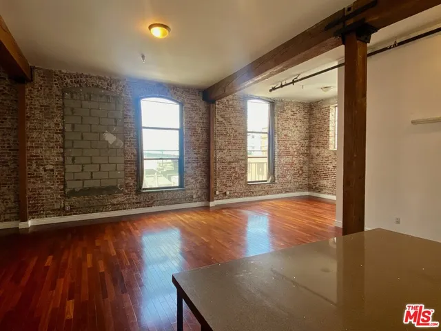 $2,953 | 652 Mateo Street, Unit 201, Los Angeles, CA 90021