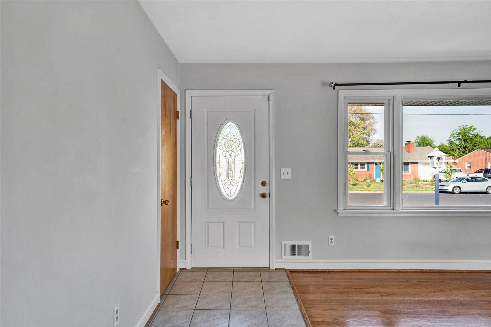 4424 Florist Road Roanoke, VA 24012 - Photo 4 of 27 04-DSC00025