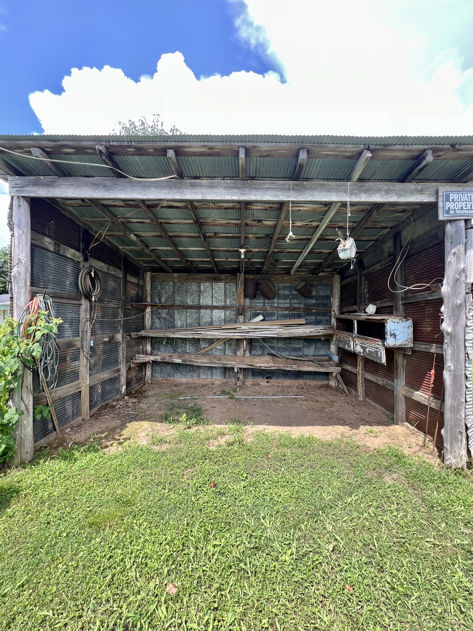 3467 Fall River Road Pulaski, TN 38478 - Photo 17 of 38 a view of a garage