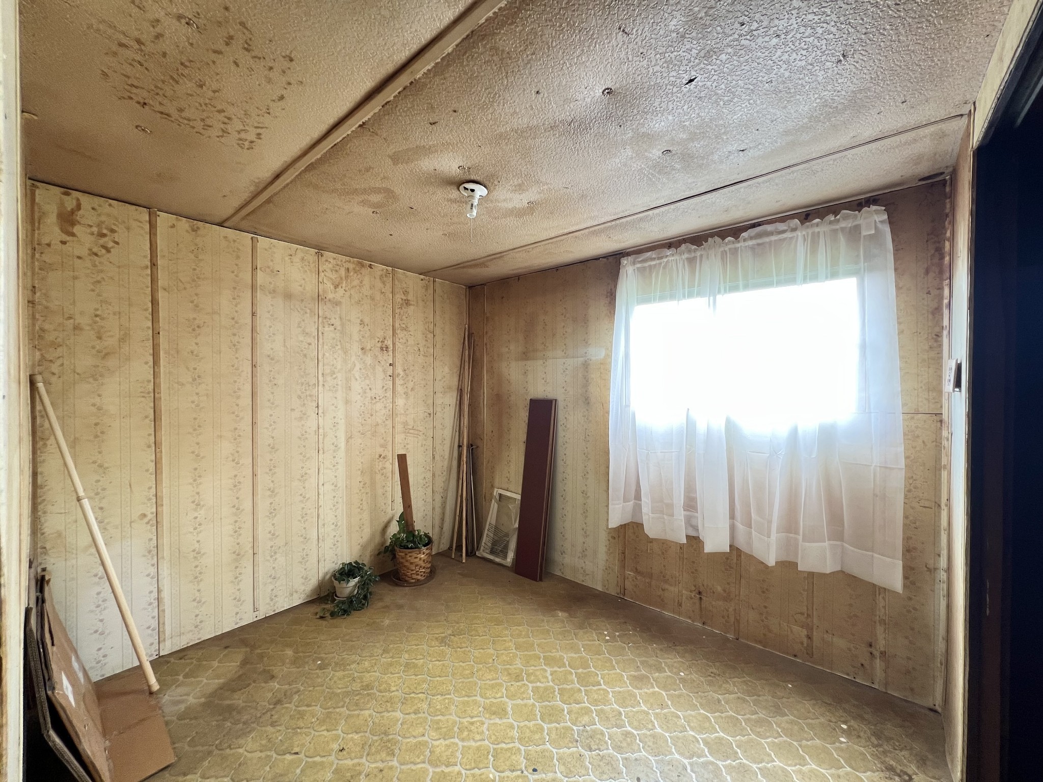 3467 Fall River Road Pulaski, TN 38478 - Photo 34 of 38 a view of a room with large windows