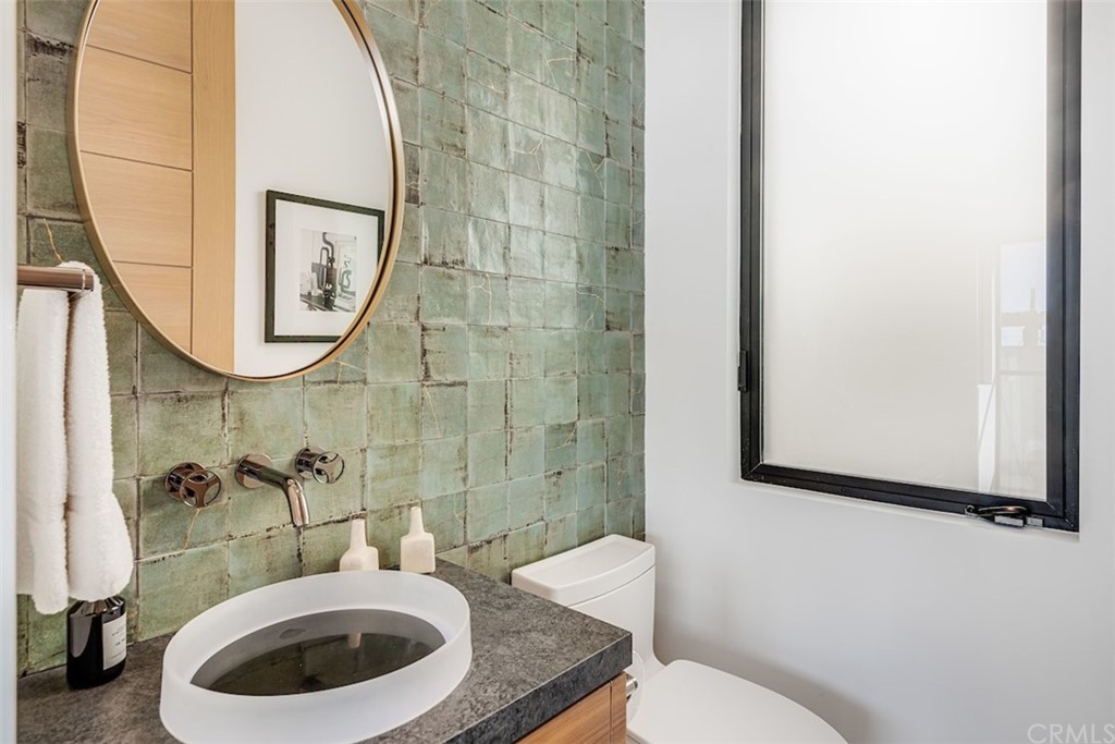 200 40th Street Manhattan Beach, CA 90266 - Photo 28 of 57 a bathroom with a toilet sink and mirror