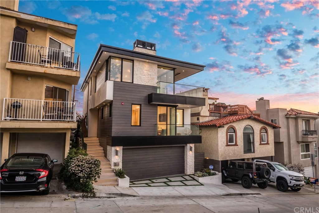 200 40th Street Manhattan Beach, CA 90266 - Photo 49 of 57 a front view of a house with a garden