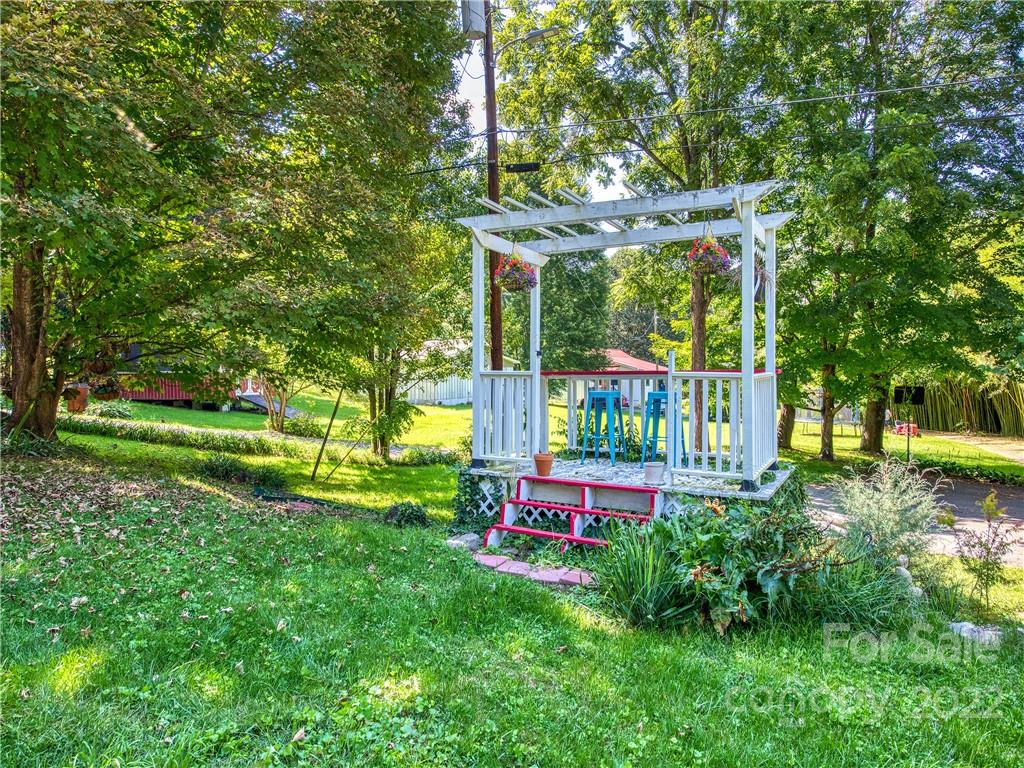 47 Welch Farm Road Waynesville, NC 28786 - Photo 4 of 32 Gallery Image 4