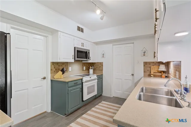 a en suite bathroom with a sink a mirror a vanity and a bathtub