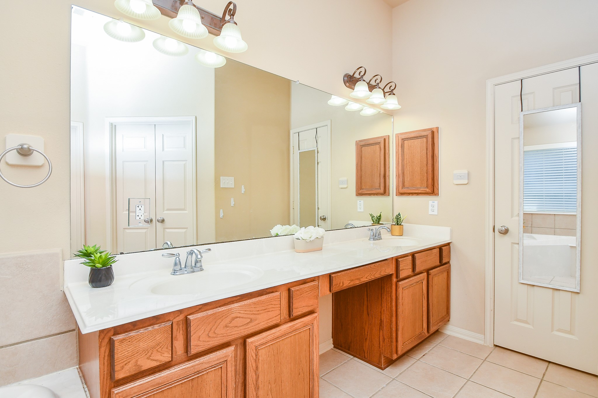 16814 Ranger Ridge Drive Cypress, TX 77429 - Photo 23 of 42 Primary bathroom with dual sinks for added convenience.