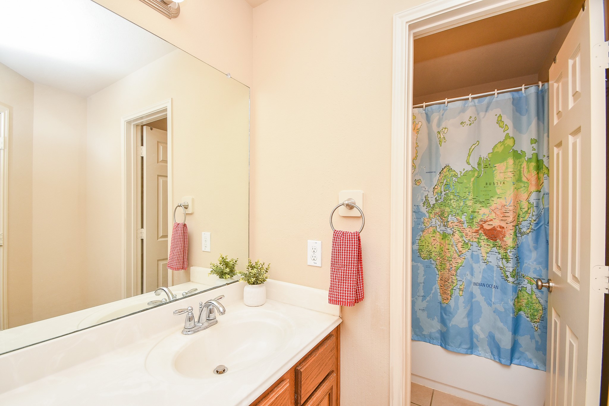 16814 Ranger Ridge Drive Cypress, TX 77429 - Photo 28 of 42 The Second Bathroom