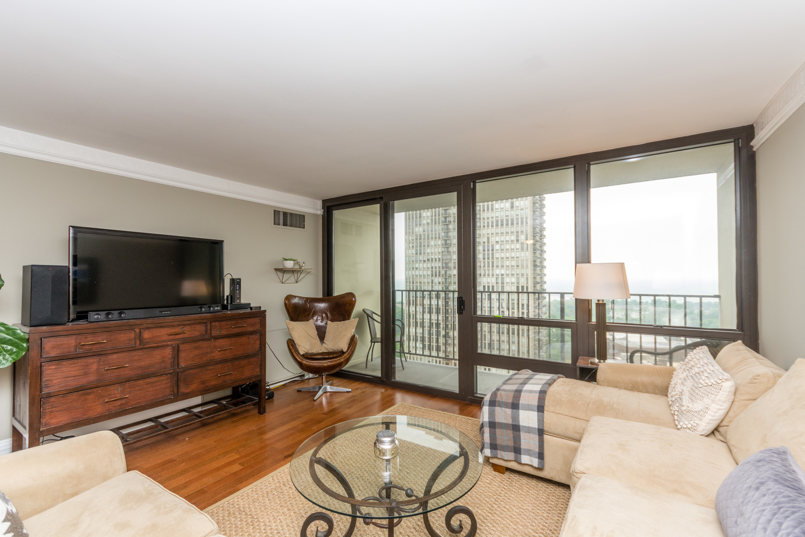 1636 North Wells Street, Unit 2311 Chicago, IL 60614 - Photo 3 of 20