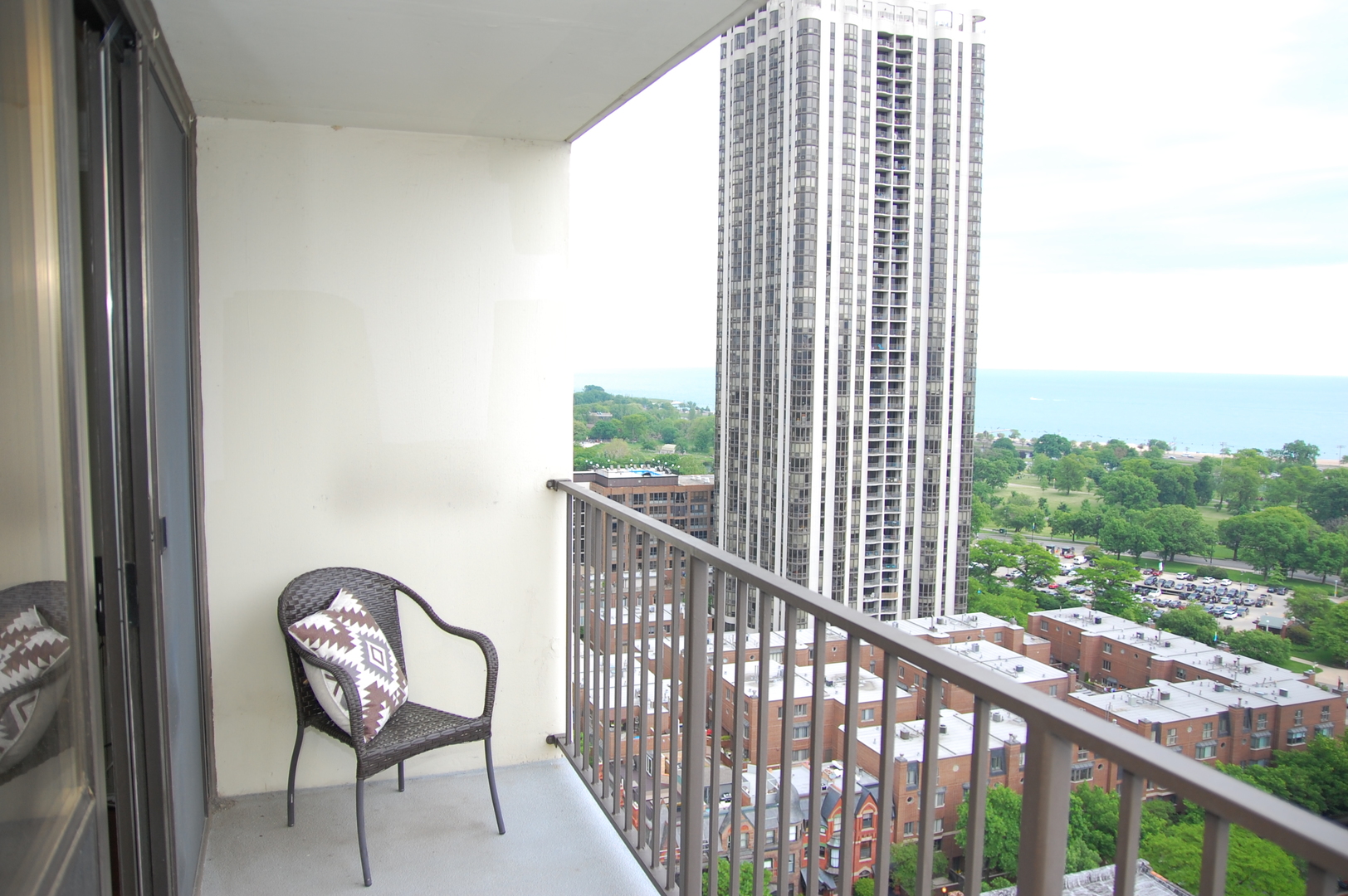1636 North Wells Street, Unit 2311 Chicago, IL 60614 - Photo 4 of 20