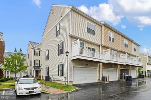 $2,700 | 624 McComb Place, Claymont, DE 19703