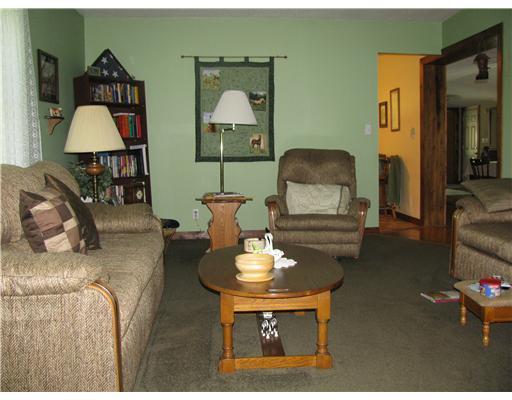 43 South Summit Road Greenville, PA 16125 - Photo 14 of 17 Family Room.