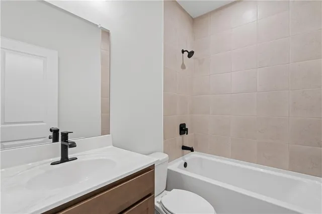 $576,660 | 7144 Maple Brook Lane, Flowery Branch, GA 30542