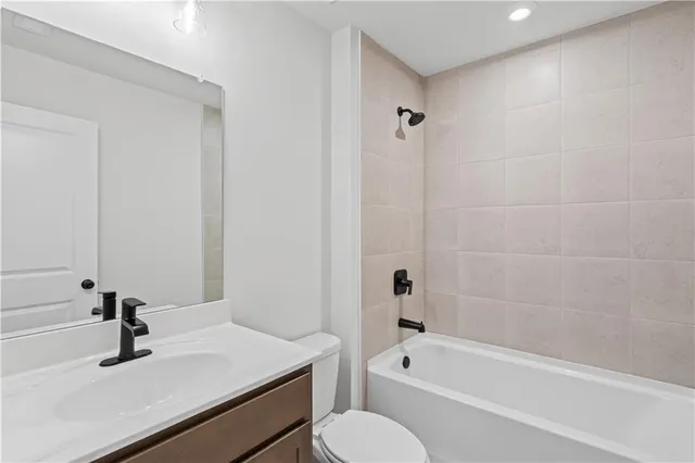 $576,660 | 7144 Maple Brook Lane, Flowery Branch, GA 30542