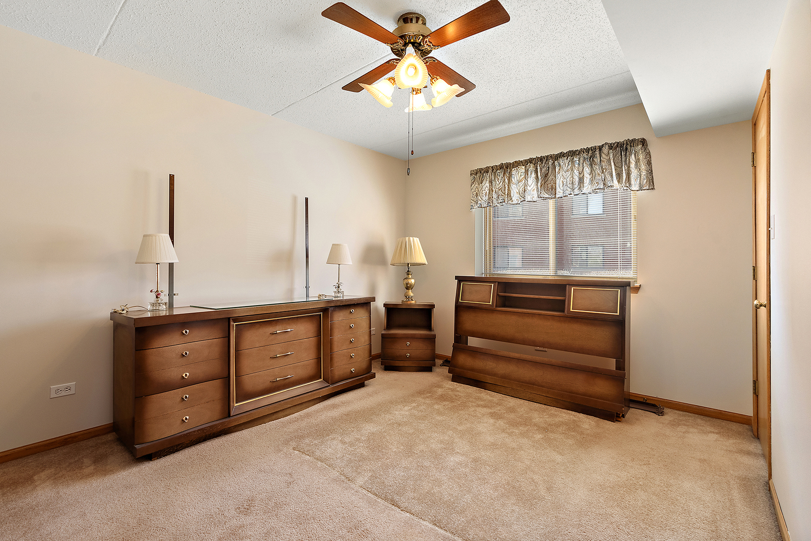 18136 Rita Road, Unit 1C Tinley Park, IL 60477 - Photo 12 of 26 a room with a dresser and a window
