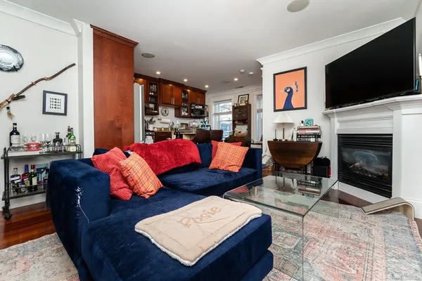 $3,900 | 632 East Broadway, Unit 2, Boston, MA 02127