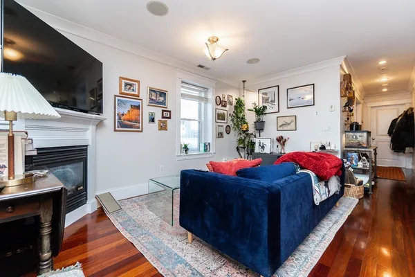 $3,900 | 632 East Broadway, Unit 2, Boston, MA 02127