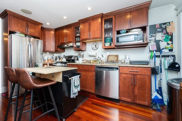 $3,900 | 632 East Broadway, Unit 2, Boston, MA 02127