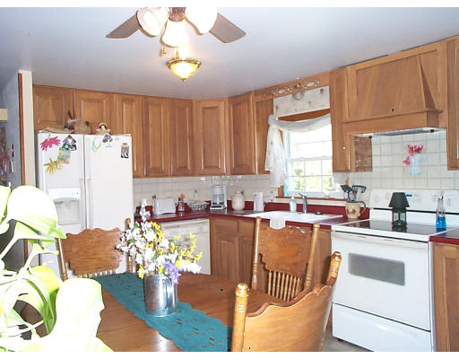 8 Greenwich Road Amherst, MA 01002 - Photo 3 of 8 Gallery Image 3