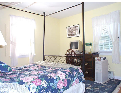 8 Greenwich Road Amherst, MA 01002 - Photo 5 of 8 Gallery Image 5