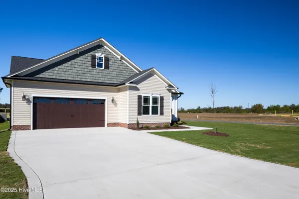 $347,500 | 107 Sunny Acres Lane, Clinton, NC 28328