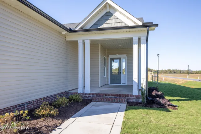 $347,500 | 107 Sunny Acres Lane, Clinton, NC 28328