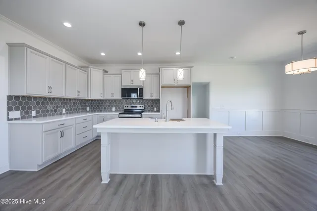 $347,500 | 107 Sunny Acres Lane, Clinton, NC 28328