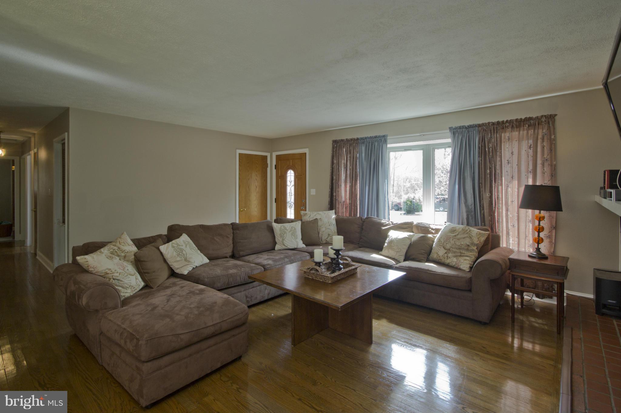 1242 Maple Road Arnold, MD 21012 - Photo 6 of 23 Living/Family Room