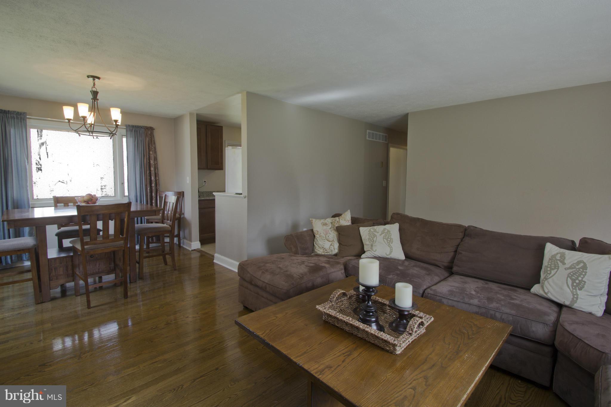 1242 Maple Road Arnold, MD 21012 - Photo 7 of 23 Living/Family Room