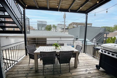 $775,000 | 2114 West Erie Street, Unit 1E, Chicago, IL 60612