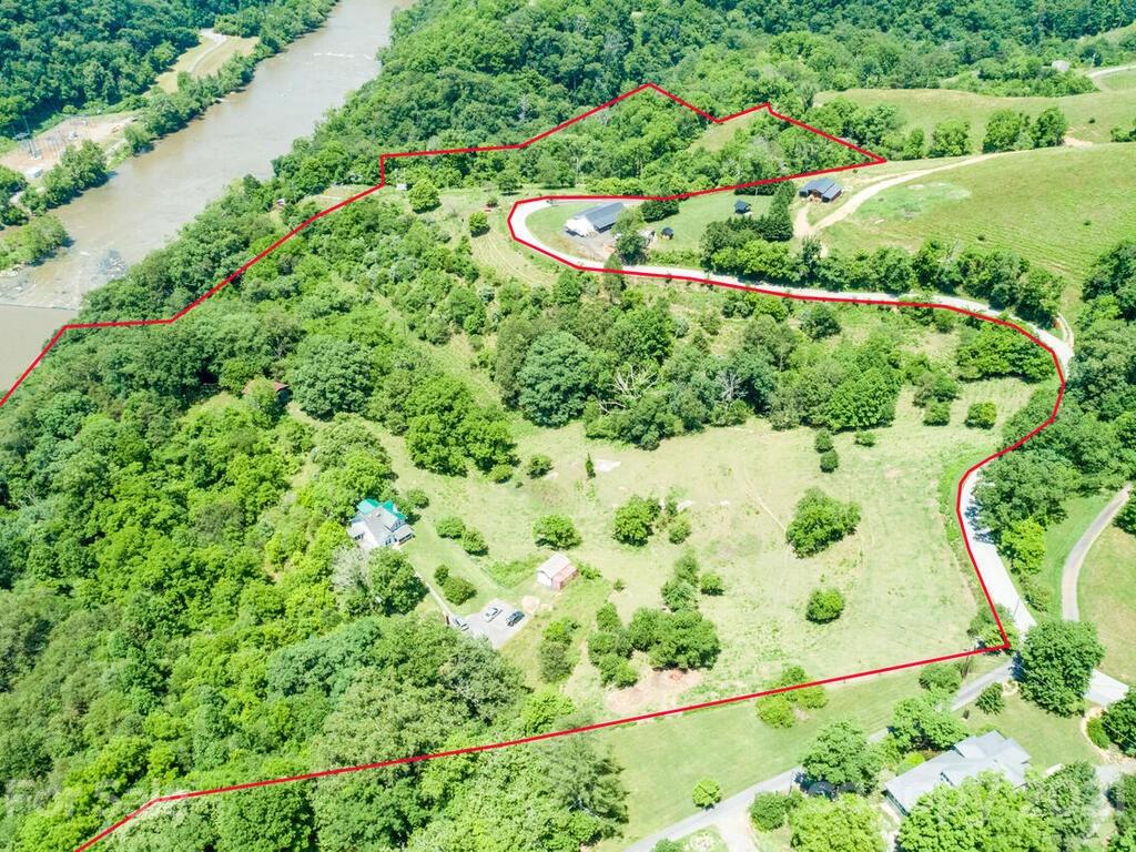 131 Frisby Road Marshall, NC 28753 - Photo 2 of 32 an aerial view of a garden with plants