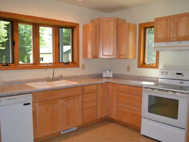 3517 Cedar Lane Rhinelander, WI 54501 - Photo 2 of 20 Gallery Image 2