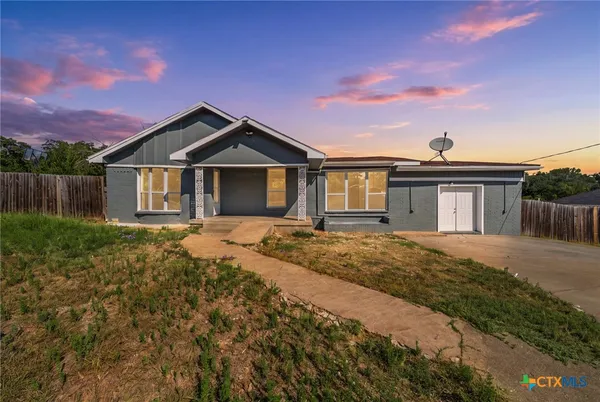 $249,000 | 1585 East Central, Lorena, TX 76655