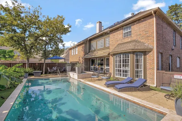 a view of a house with backyard and sitting area