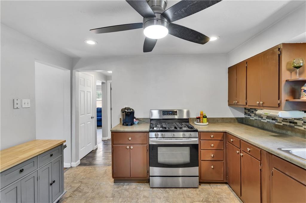 1117 Broughton Road Pittsburgh, PA 15236 - Photo 11 of 37 Kitchen