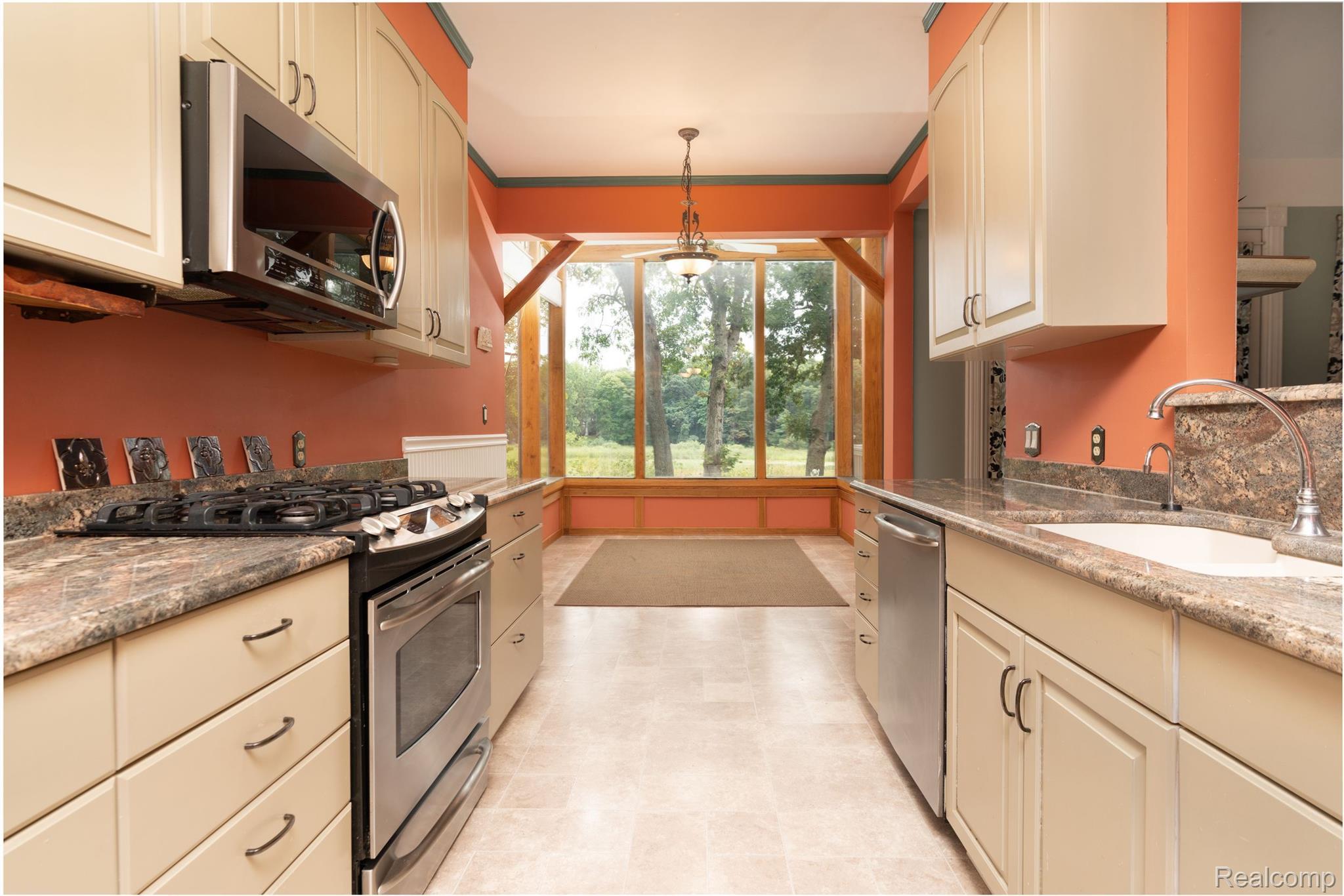 10178 Spencer Road Brighton, MI 48114 - Photo 14 of 49 Gallery Image 14